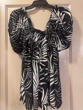torrid Black & White Palm-Print Puff Sleeve Tunic
